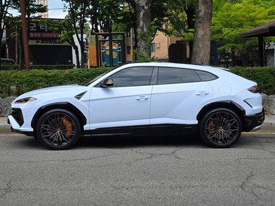 LAMBORGHINI URUS - 7