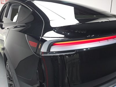 2025 Tesla MODEL Y photo 10