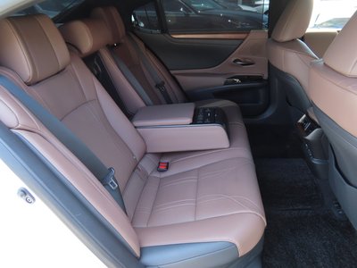 2022 Lexus ES 缩略图 19