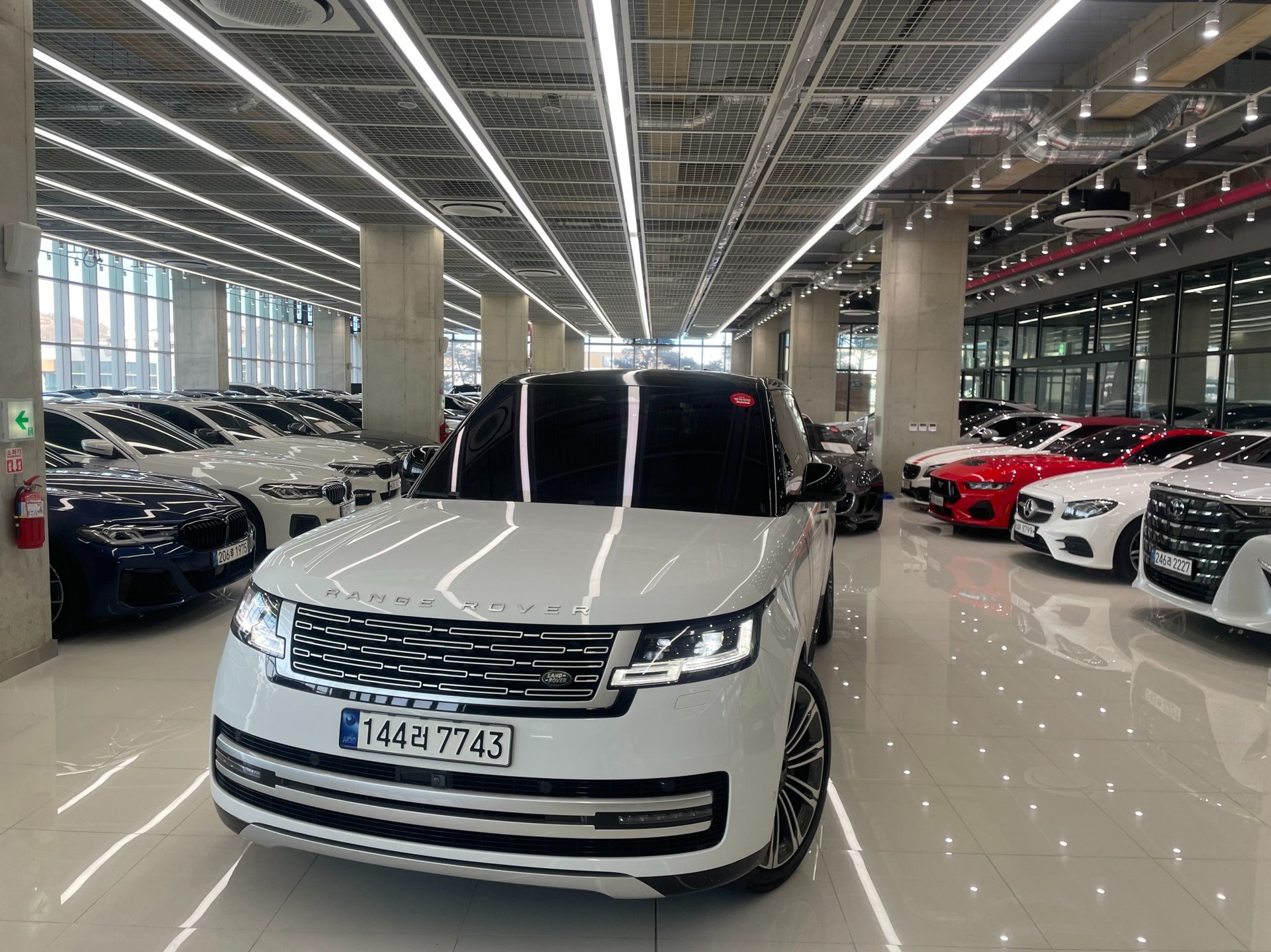 LAND ROVER RANGE ROVER - View 1