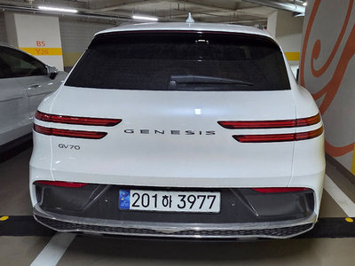 صورة 6 لـ 2024 Genesis GV70