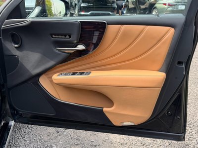 2023 Lexus LS — миниатюра 35