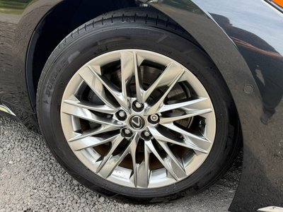 2023 Lexus LS — миниатюра 17