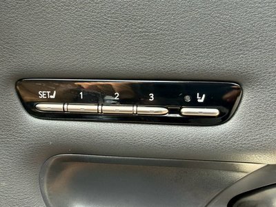 2023 Lexus LS — миниатюра 37
