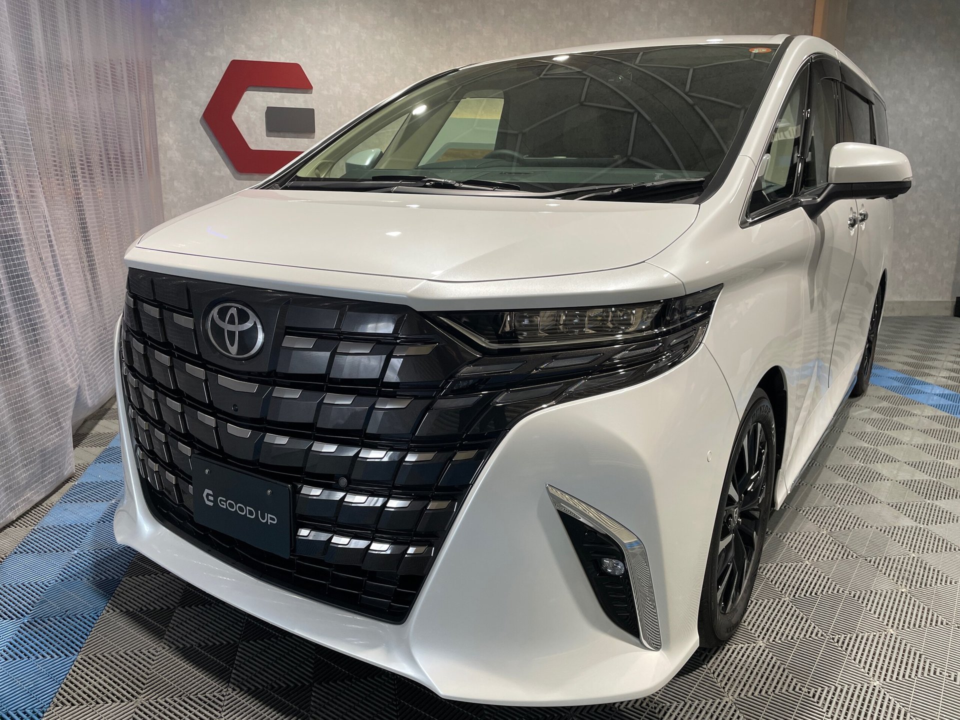 TOYOTA ALPHARD - View 1
