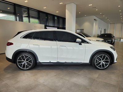 2025 Mercedes-BENZ EQE photo 9