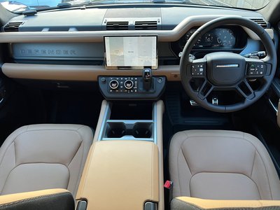 LAND ROVER DEFENDER - 7