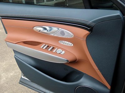 2022 Genesis GV70 — миниатюра 11