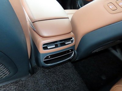 2022 Genesis GV70 — миниатюра 17