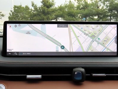 2022 Genesis GV70 — миниатюра 14