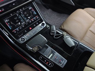 AUDI A8 - 9