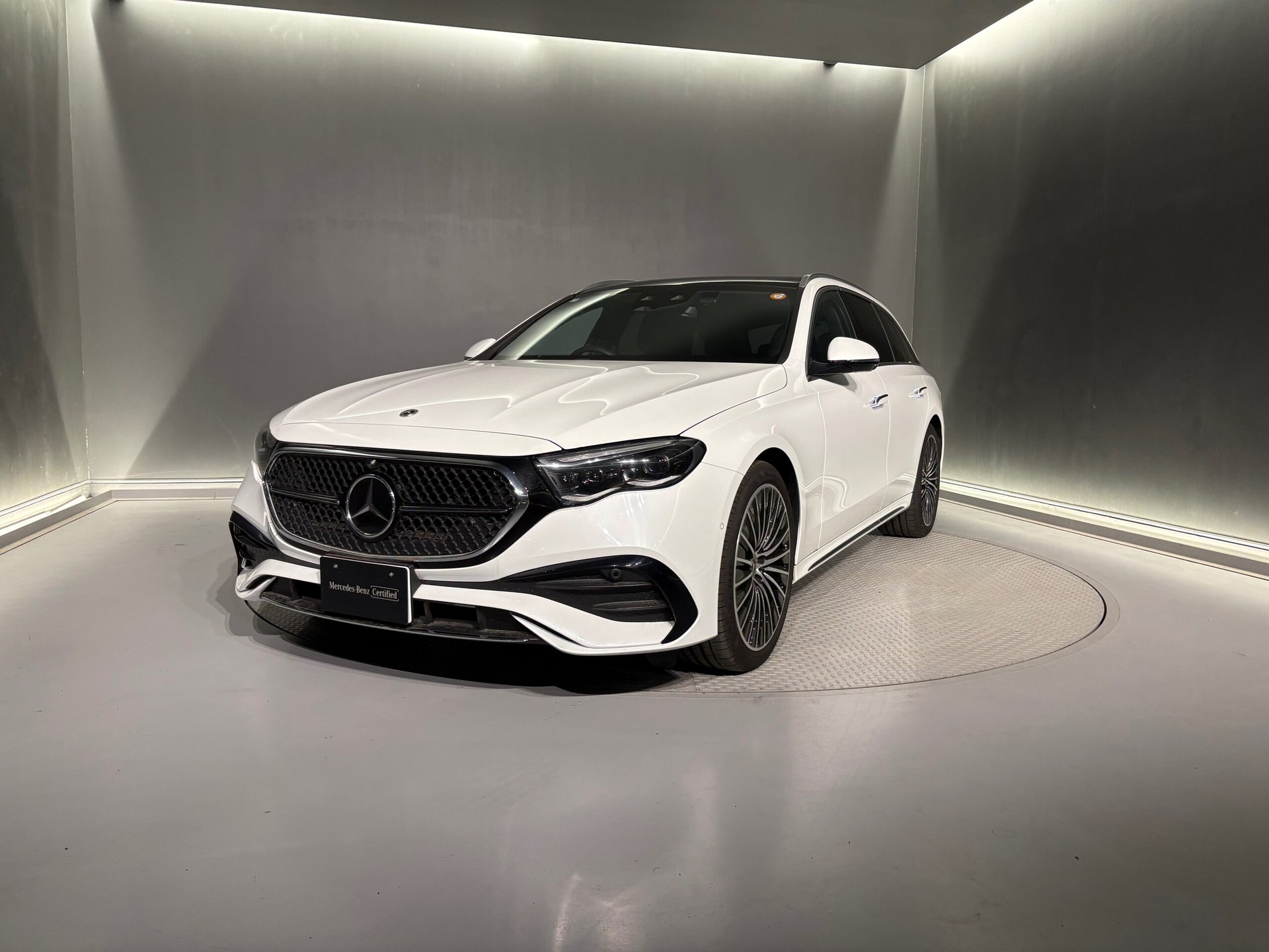 MERCEDES-BENZ E-CLASS - View 1