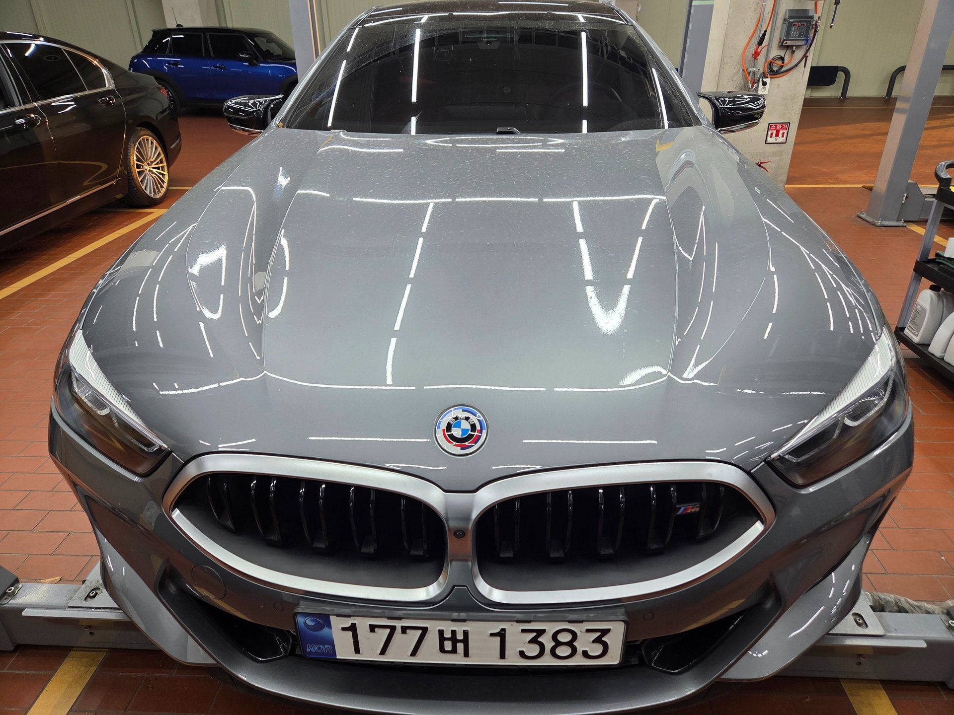 BMW 8 SERIES - View 1