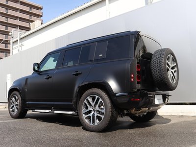 LAND ROVER DEFENDER - 9