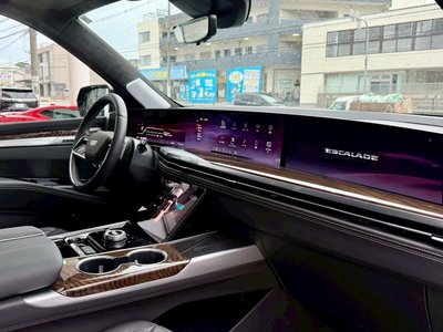 2025 Cadillac ESCALADE — миниатюра 24