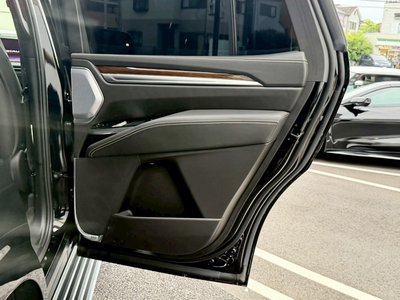 2025 Cadillac ESCALADE — миниатюра 38