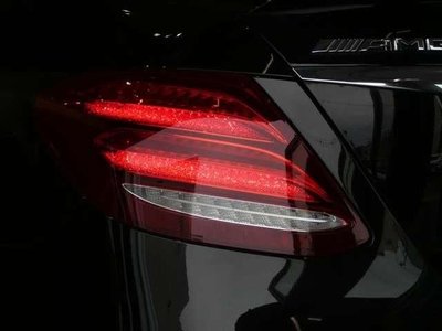 MERCEDES-BENZ E-CLASS - 4