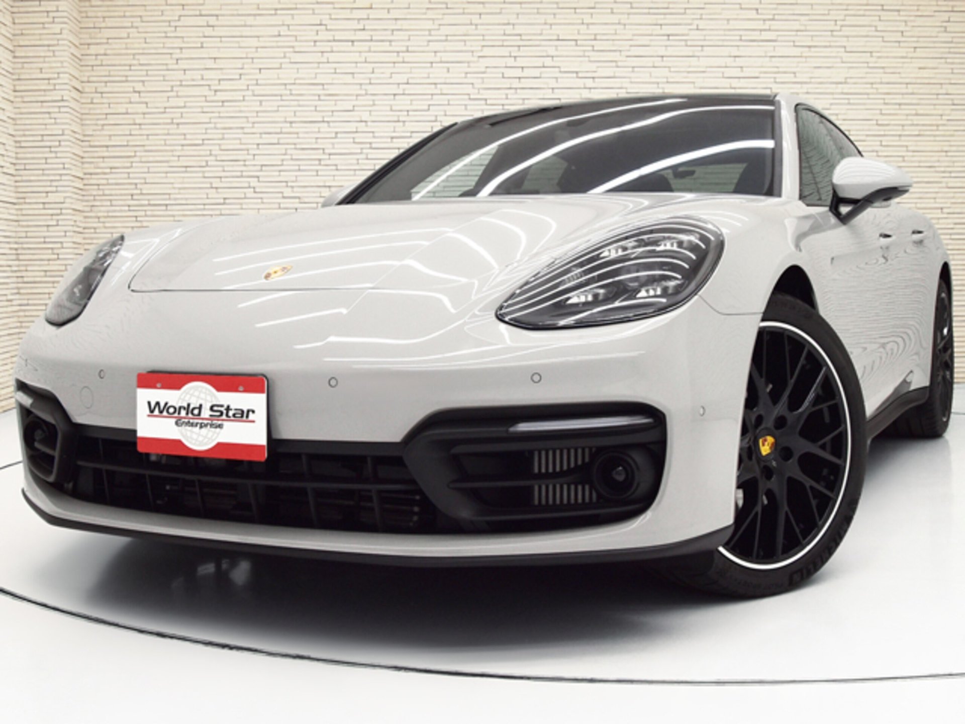 PORSCHE PANAMERA - View 1