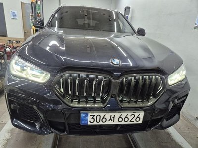 2022 BMW X6 photo 1