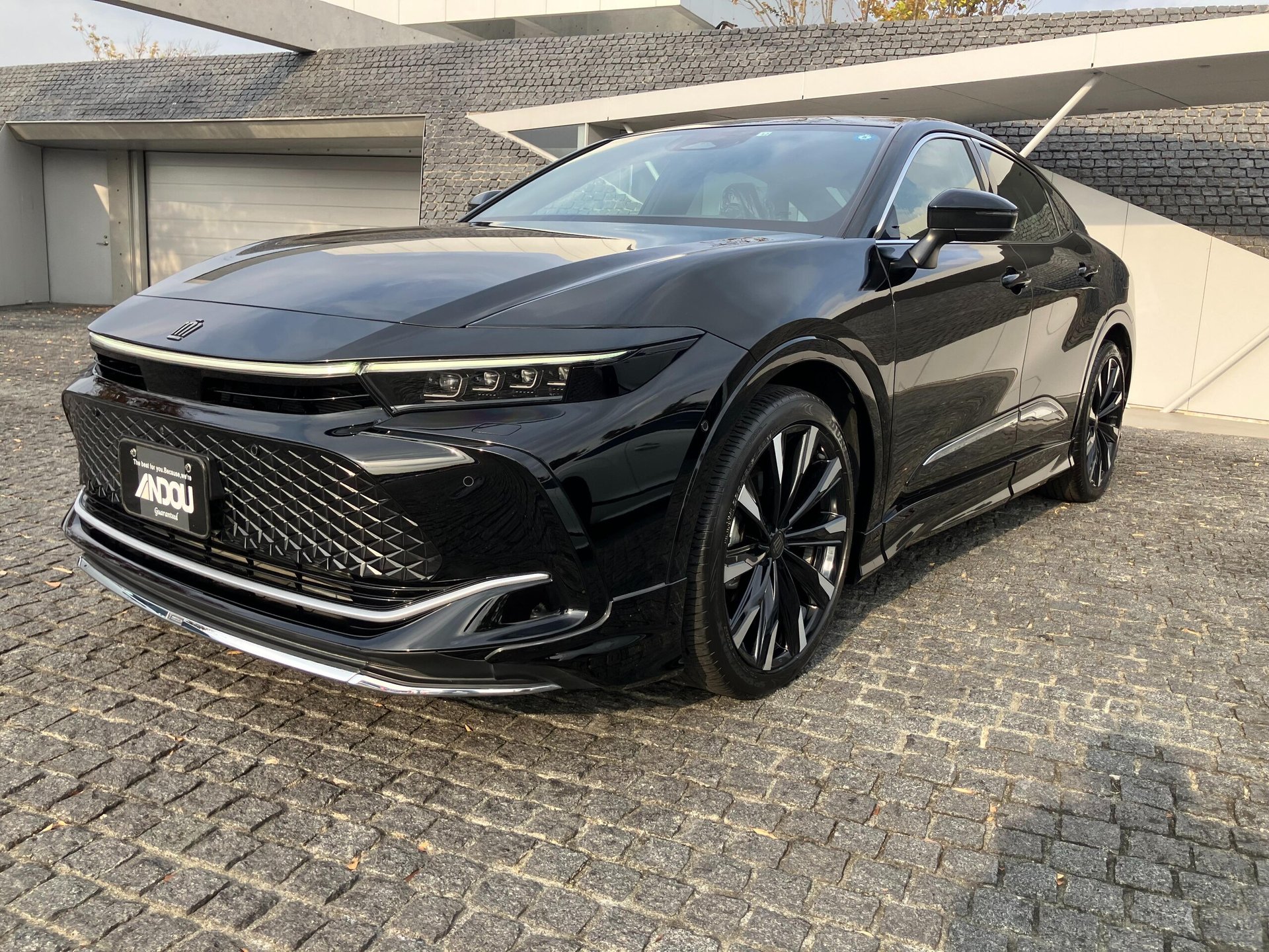 TOYOTA CROWN CROSSOVER - View 1