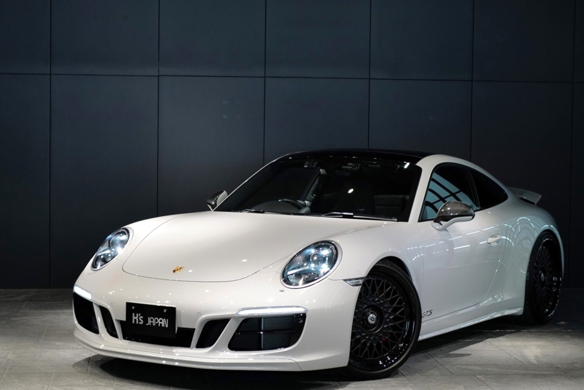 PORSCHE 911 - View 1