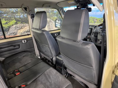 2025 Toyota LAND CRUISER 70 — миниатюра 53