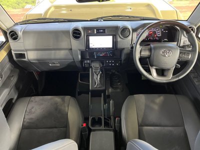 2025 Toyota LAND CRUISER 70 photo 3