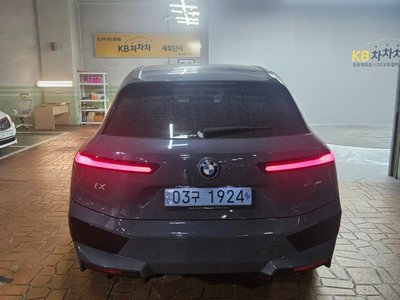 2024 BMW IX thumbnail 18