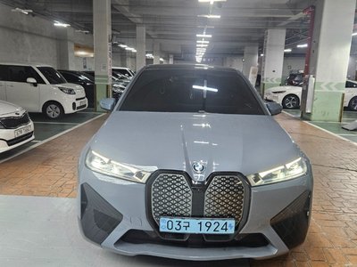 2024 BMW IX thumbnail 17