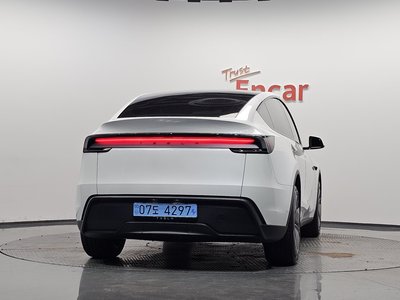 2026 Tesla MODEL Y — фото 4