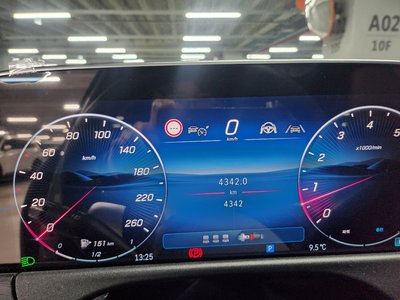 MERCEDES-BENZ E-CLASS - 8