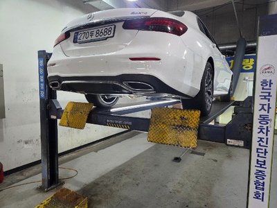 MERCEDES-BENZ E-CLASS - 4