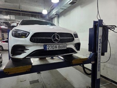 MERCEDES-BENZ E-CLASS - 1