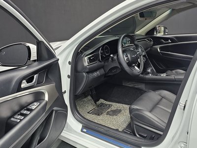 صورة 10 لـ 2022 Genesis THE NEW G70