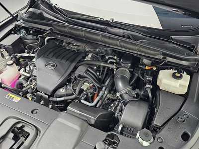 صورة 8 لـ 2024 Lexus RX