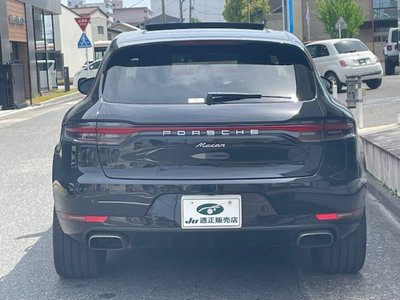 PORSCHE MACAN - 3