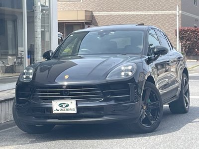 PORSCHE MACAN - 1