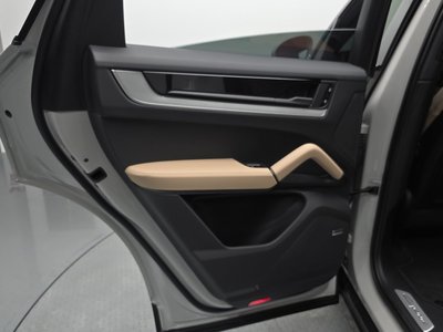 2025 Porsche CAYENNE thumbnail 15