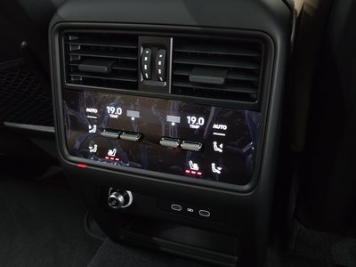 2025 Porsche CAYENNE thumbnail 25
