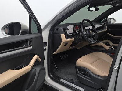 2025 Porsche CAYENNE thumbnail 13