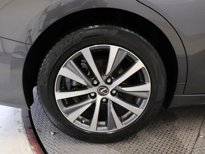 2023 Lexus ES — миниатюра 18