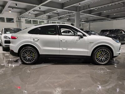 PORSCHE CAYENNE COUPE - 10