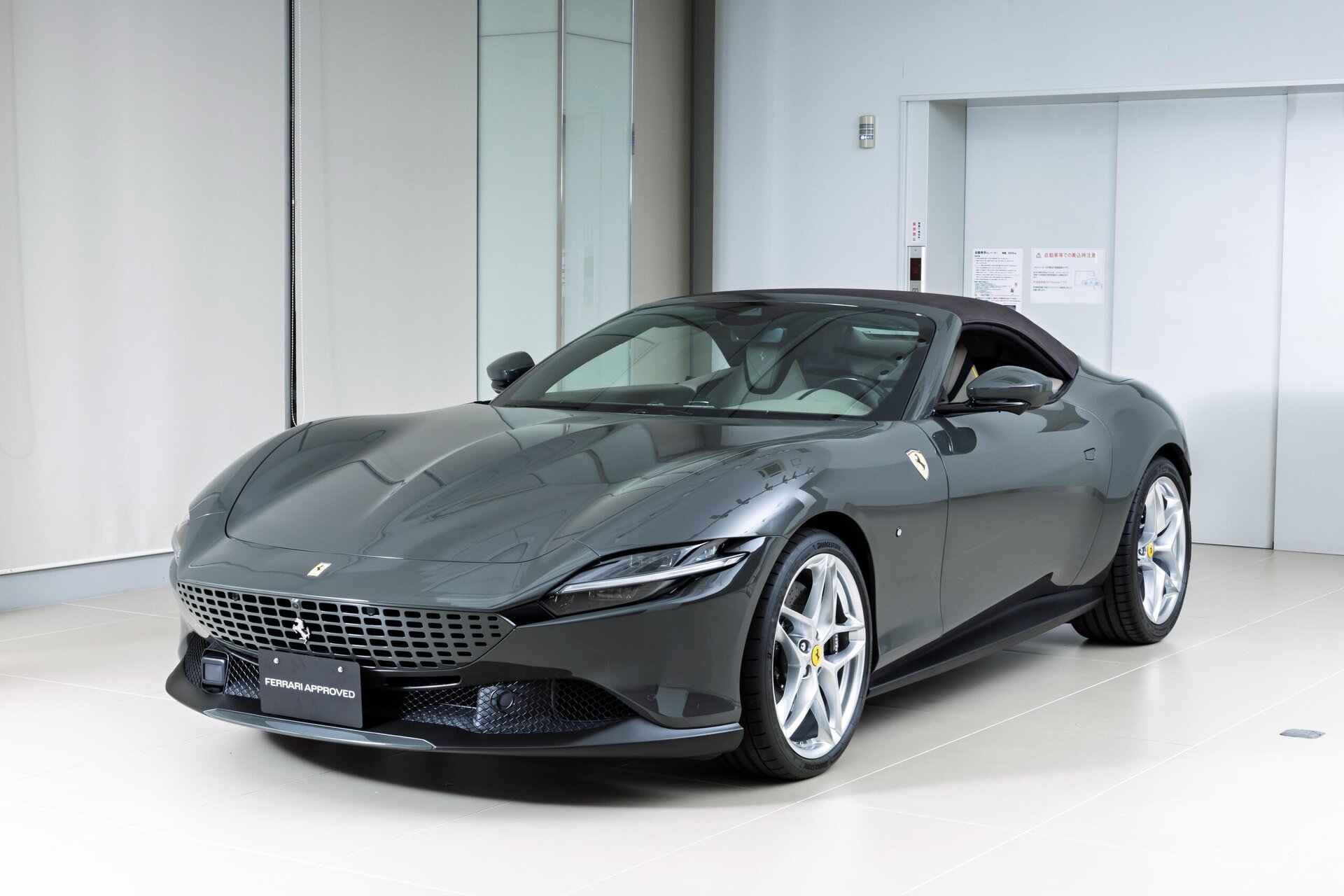 FERRARI ROMA SPIDER - View 1