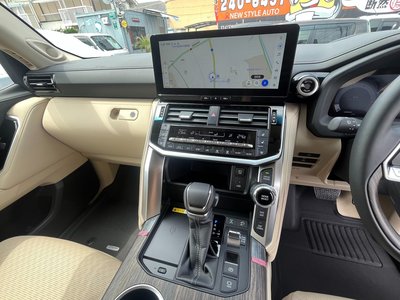 TOYOTA LAND CRUISER 300 - 9