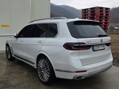 BMW X7 - 7