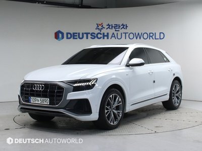 AUDI Q8 - 1