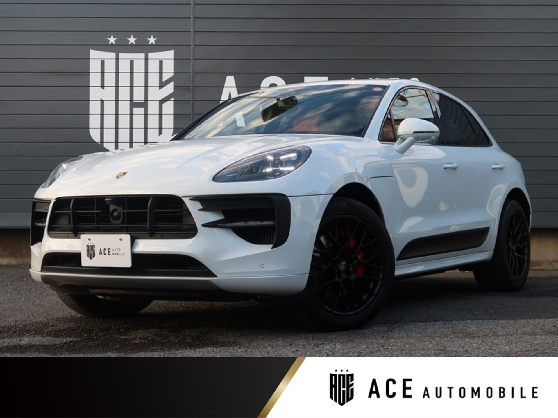 PORSCHE MACAN - View 1