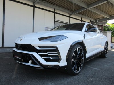 LAMBORGHINI URUS - 5
