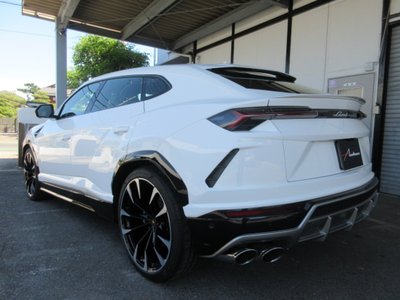 LAMBORGHINI URUS - 6