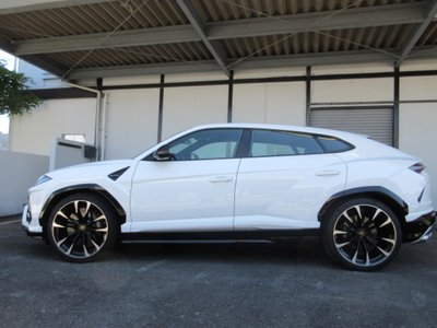 LAMBORGHINI URUS - 2